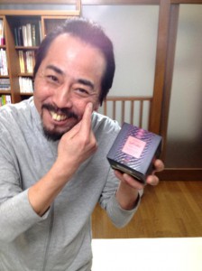 目じりに効く蛇クリームを購入！
